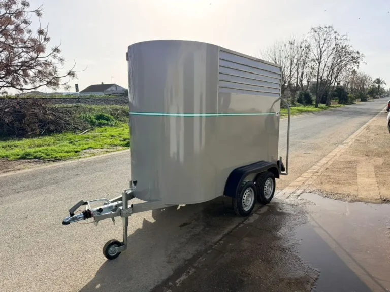 Van para 2 caballos en Remolques JCastillo en Alcolea del Río en Sevilla