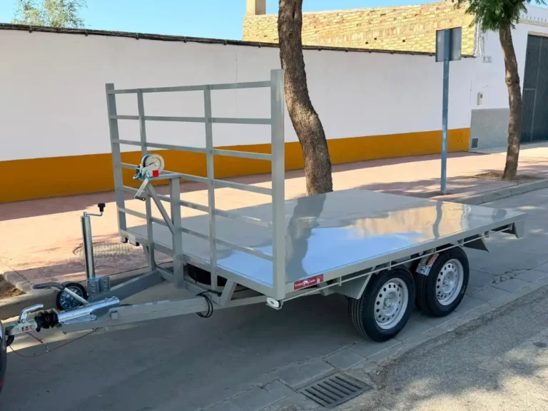 Remolque plataforma reforzado para cargar paja y forraje | 2 ejes, atril, cabestrante, freno de inercia reforzado | Remolques JCastillo Sevilla